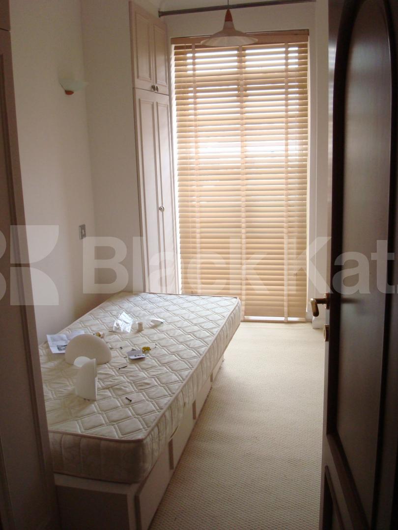 			new instruction, 3 Bedroom, 1 bath, 1 reception Flat			 Gloucester Place, MARYLEBONE